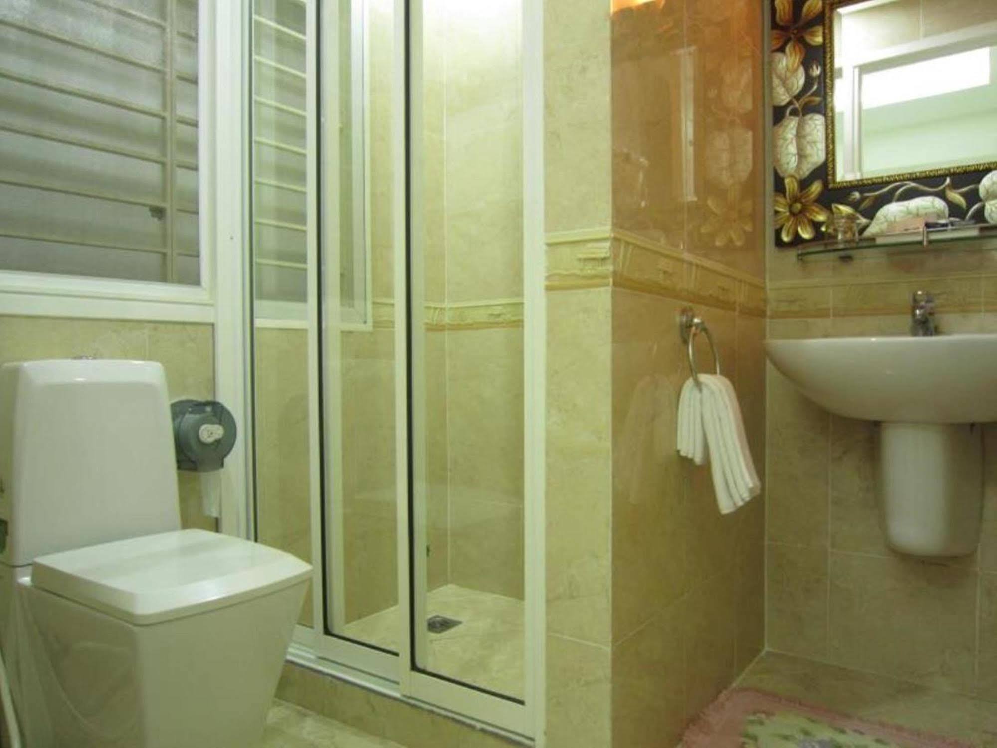 Hoang Thanh Thuy Airport Hotel 1 - Gan Am Thuc Dem Cho Hoang Hoa Tham Ho Si Minh-város Kültér fotó