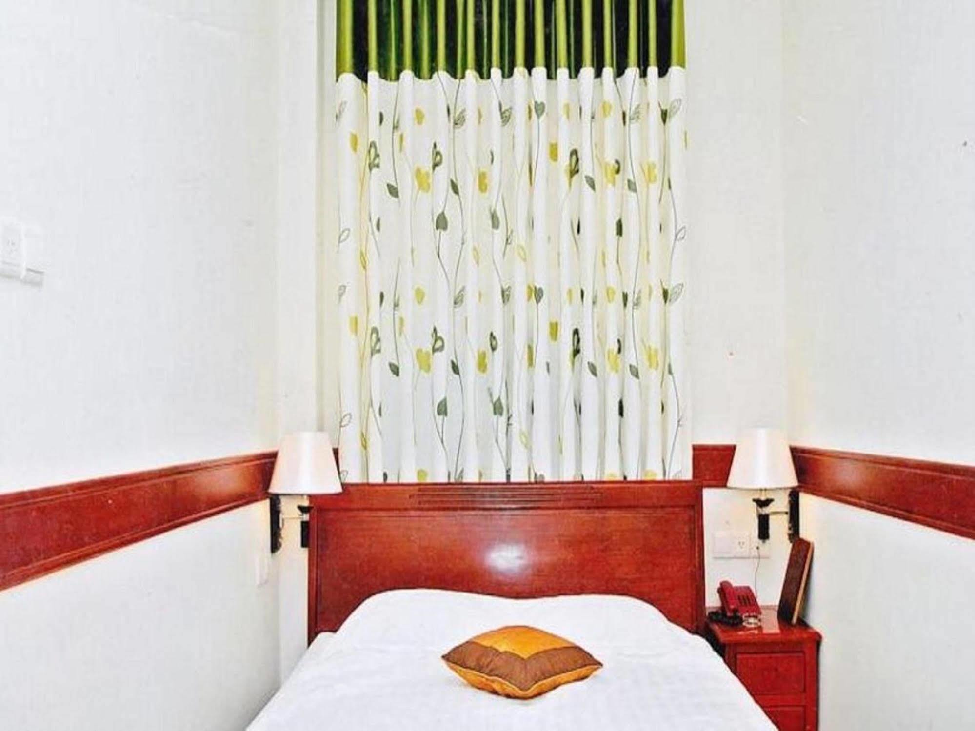 Hoang Thanh Thuy Airport Hotel 1 - Gan Am Thuc Dem Cho Hoang Hoa Tham Ho Si Minh-város Kültér fotó